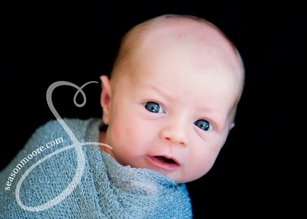 newborn boy blue eyes